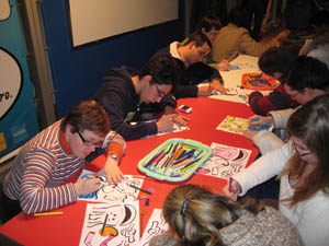 Jovenes en uno de los momentos de realización del Taller.